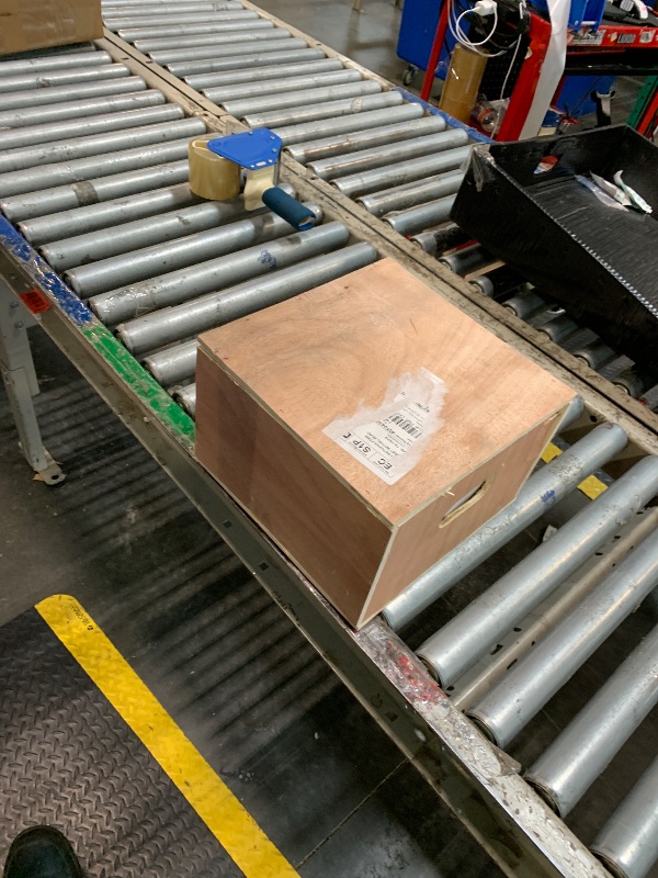 Photo 1 of ***ONLY BOX 2 OF 2*** ***PARTIAL SET*** VEVOR Electric Grain Mill Grinder, Commercial Spice Grinders, 1500W Cast Iron Pulverizer Powder Machine with Non-Slip Rubber Feet, for Dry Grains, Spices, Cereals, Coffee, Corn & Pepper