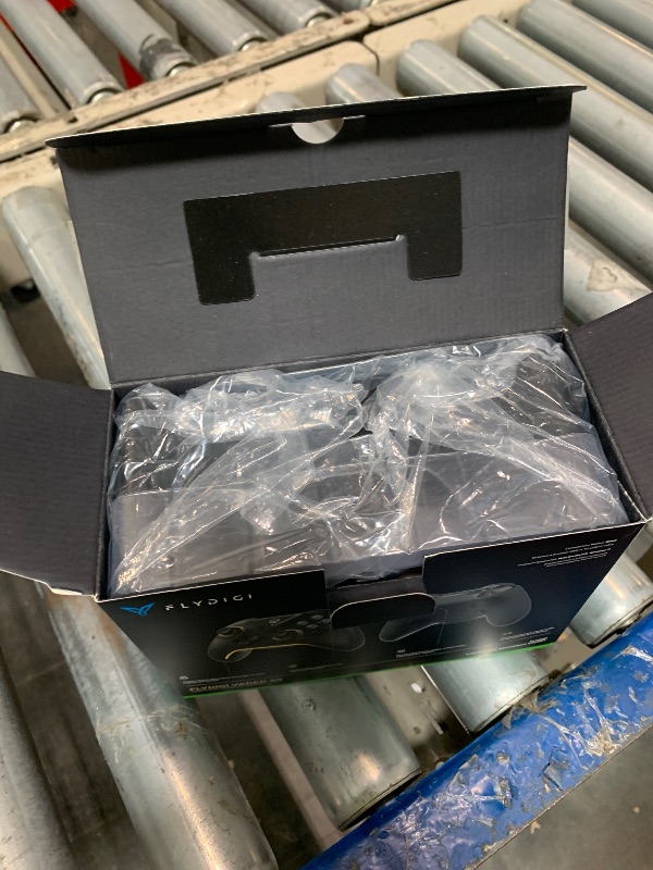 Photo 1 of *** DOES NOT WORK **** 07/03 SOLD FOR PARTS  FINAL SALE ***** FLYDIGI VADER 5S Wired Controller for Xbox Series X|S, Xbox One, Windows 10/11, FORCEFLEX Adjustable Tension Joysticks, FORCESWITCH Triggers, 6 Remappable Buttons, 3.5mm Audio Jack