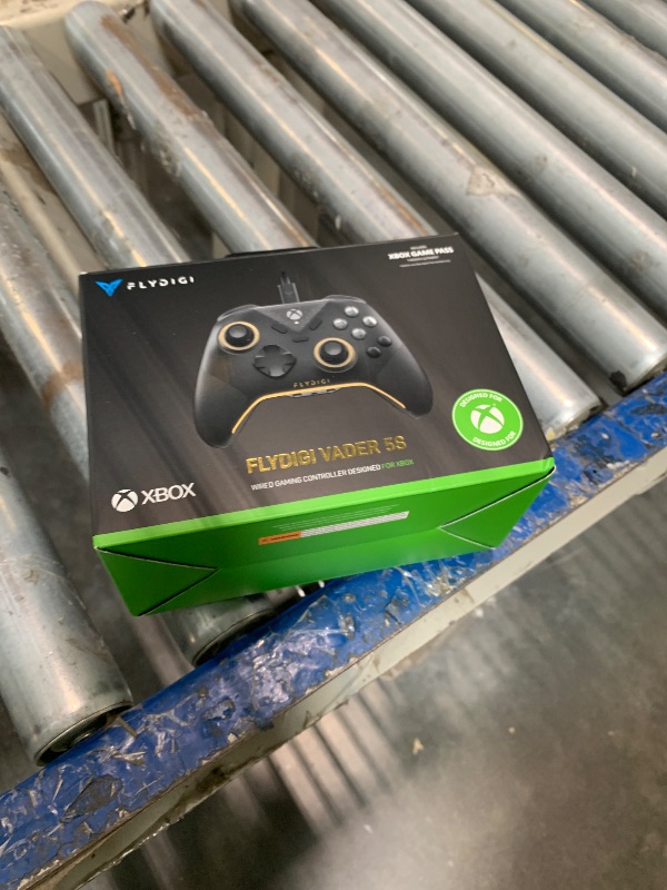 Photo 1 of *** DOES NOT WORK **** 07/03 SOLD FOR PARTS  FINAL SALE ***** FLYDIGI VADER 5S Wired Controller for Xbox Series X|S, Xbox One, Windows 10/11, FORCEFLEX Adjustable Tension Joysticks, FORCESWITCH Triggers, 6 Remappable Buttons, 3.5mm Audio Jack
