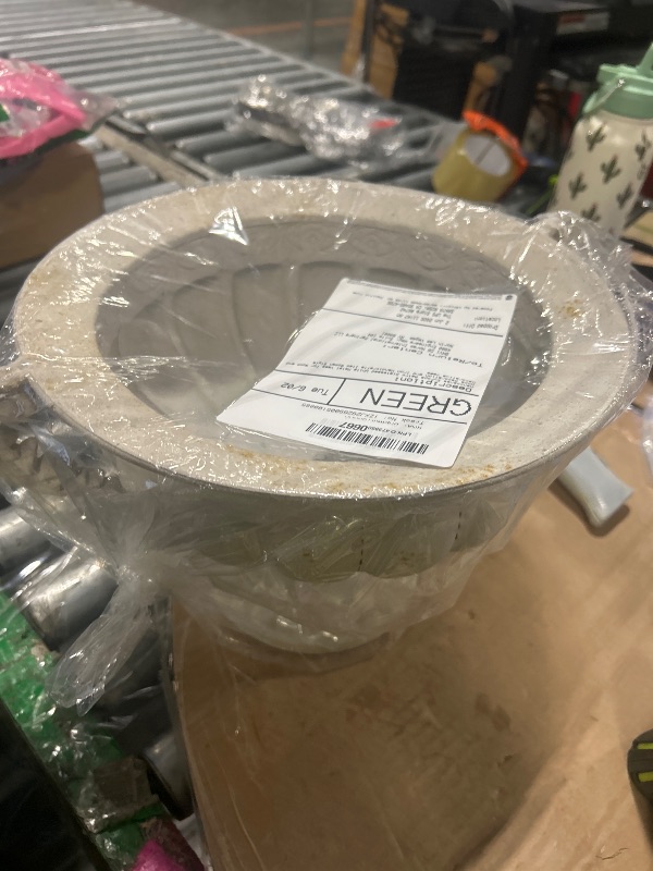 Photo 1 of [DIRTY!] hencoense Europe Retro Distessed White Metal Vase for Room and Home Decoration and Iron Handicrafts Item Roman Style Decorative Vase