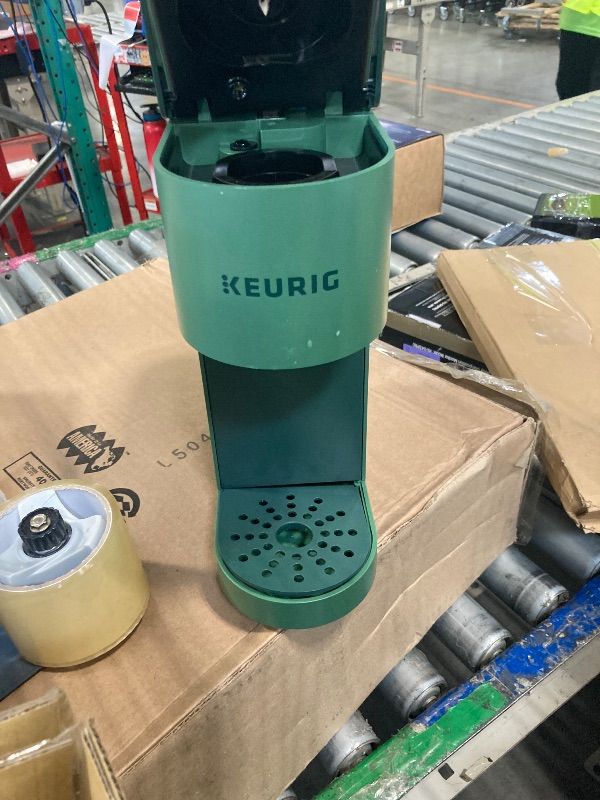 Photo 1 of !!LEAKS!!FINAL SALE!! USE FOR PARTS!!
Keurig K-Mini Single Serve K-Cup Pod Coffee Maker, 6 to 12oz Brew size, with Cord Storage, Perfect for Small Spaces, Evergreen