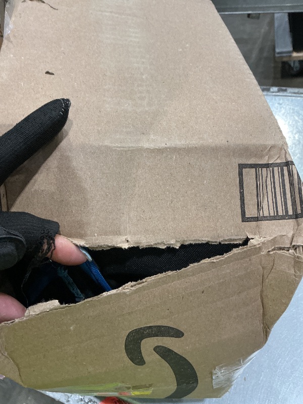 Photo 1 of ***broken zipper*** Igloo Black Evergreen 16 Can Softsided Gripper Bag