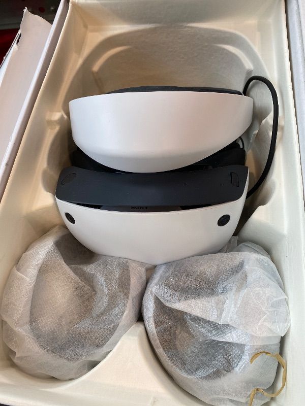 View 4 of [UNTESTED] PlayStation VR2 Horizon Call of The Mountain™ Bundle (PSVR2)
