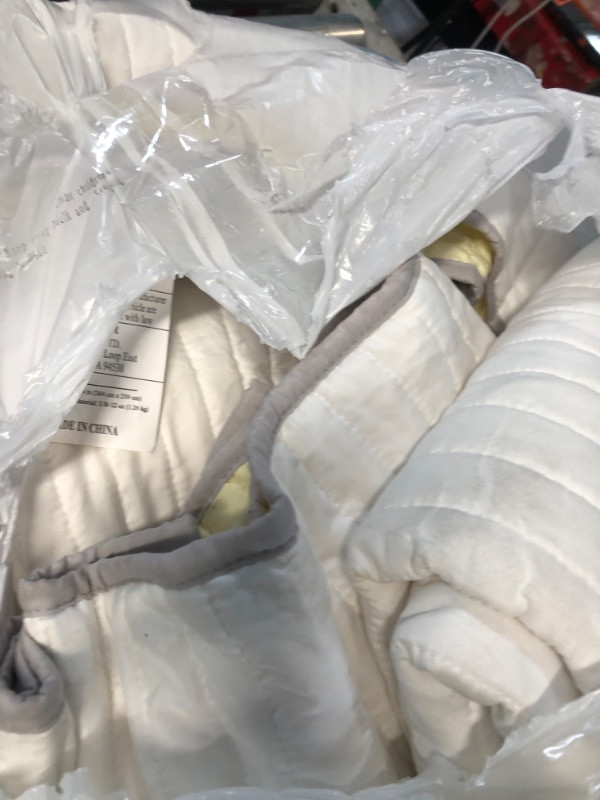 Photo 1 of ***STOCK PHOTO FOR REFERENCE ONLY***
HYMOKEGE Ivory Queen Comforter Set Seersucker 7 Pieces, All Season Luxury Bed in a Bag for Bedroom, Bedding Set with Comforters, Sheets, Pillowcases & Shams