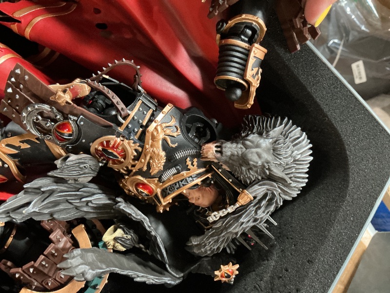Photo 1 of ****ARM IS DETACHED BUT ABLE TO BE FIXED****
JOYTOY Action Figures Warhammer 40K 7.95inch Sons of Horus Warmaster Horus Primarch of the XVIth Legion 1/18 Movable Model Collectible Figurine Ages 15+