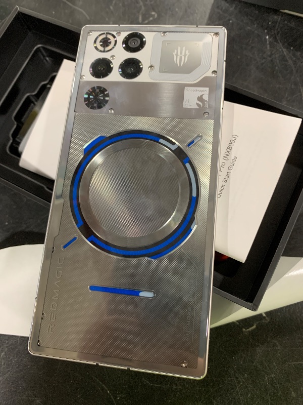Photo 1 of RED Magic 11s pro - Silver Unlocked "gaming phone - link  https://global.redmagic.gg/pages/redmagic-11s-pro?srsltid=AfmBOopOD-YVsCypawk2ELKFiVkBGeeJLya_ClHifsv7uRvKJP5MWe-T