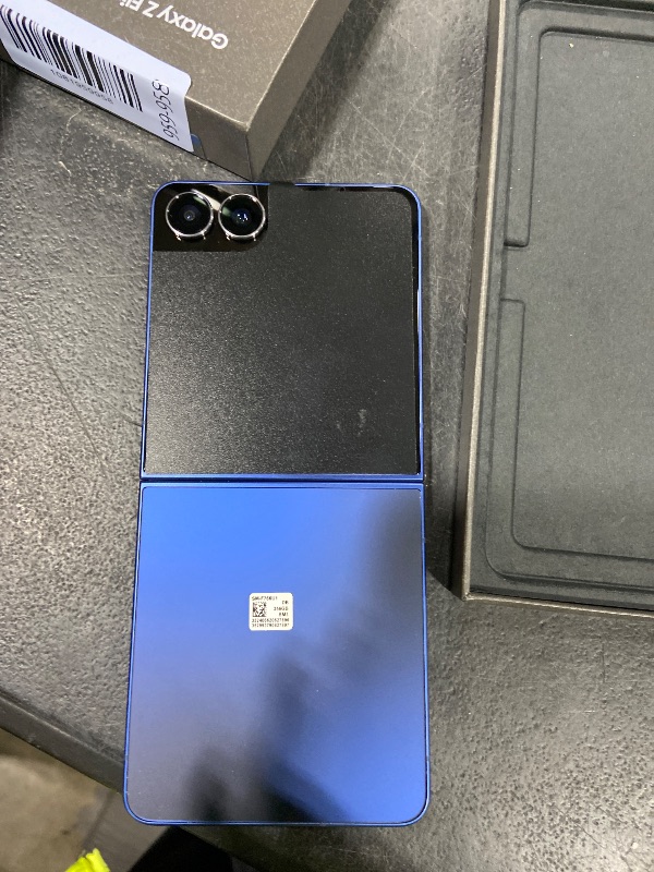 Photo 1 of Samsung Galaxy Z Flip7 Cell Phone, 256GB AI Smartphone, Unlocked Android, high-res 50 MP Camera, Powerful Processor, Long Battery Life, 2025, US 1 Yr Manufacturer Warranty, Blue Shadow