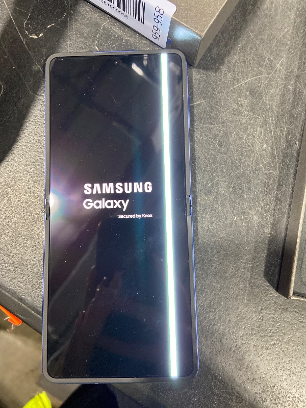Photo 1 of Samsung Galaxy Z Flip7 Cell Phone, 256GB AI Smartphone, Unlocked Android, high-res 50 MP Camera, Powerful Processor, Long Battery Life, 2025, US 1 Yr Manufacturer Warranty, Blue Shadow