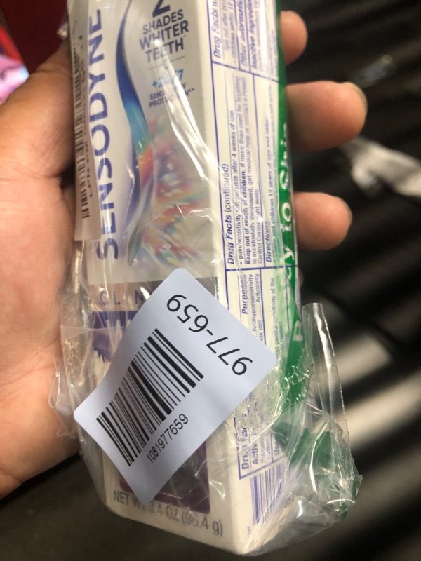 Photo 1 of 1 PACK ONLY*
Sensodyne Clinical White Toothpaste Clinically Proven Whitening for Sensitive Teeth, Stain Protector, 3.4 oz