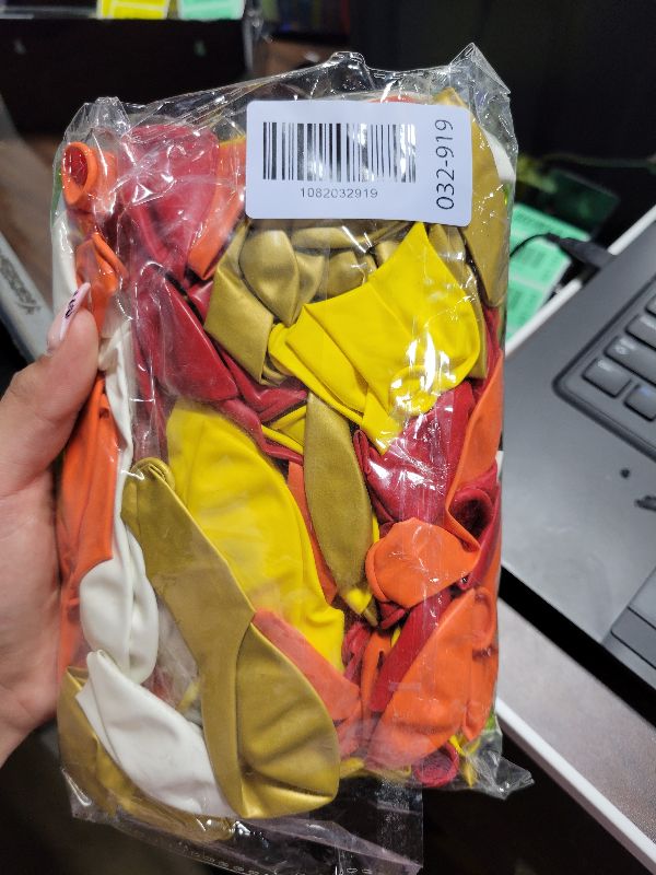 Photo 1 of 140Pcs Crawfish Balloon Garland Arch Kit Crawfish Lobster Beer Lemon Foil Balloons for Crawfish Boil Birthday Seafood Party Mardi Gras Summer Festival Decorations (Red Orange Yellow)