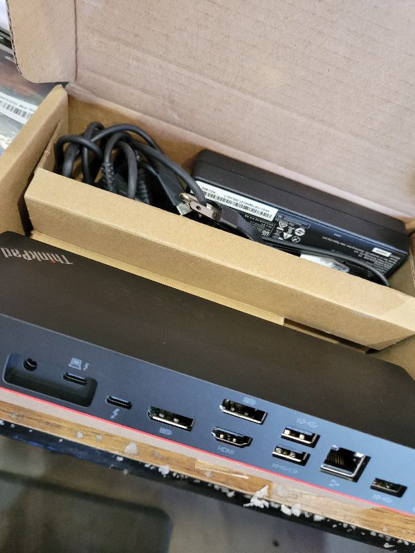 Photo 1 of Lenovo ThinkPad Universal Thunderbolt 4 Smart Dock
**USED**