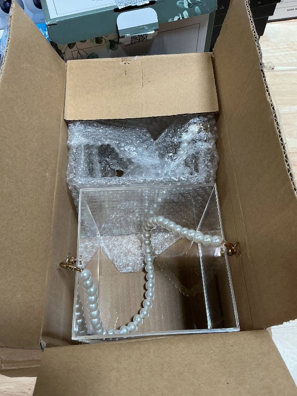 Photo 1 of ***ONE HANDLE NOT ATTACHED***
Pahdecor 2Pcs Flower Girl Basket set of 2 Plastic Wedding Basket Petals Basket with Pearl Handle Clear Flower Holder for Confetti,Wedding Home Decoration