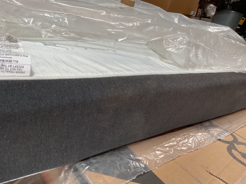 Photo 1 of ** dirt from transport**Lucid 6 Inch Memory Foam Mattress – Low Profile – Medium Firm Feel - Infused with Bamboo Charcoal and Gel - - Temperature Regulating - Breathable - Queen Size