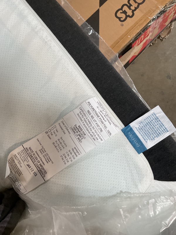 Photo 1 of ** dirt from transport**Lucid 6 Inch Memory Foam Mattress – Low Profile – Medium Firm Feel - Infused with Bamboo Charcoal and Gel - - Temperature Regulating - Breathable - Queen Size