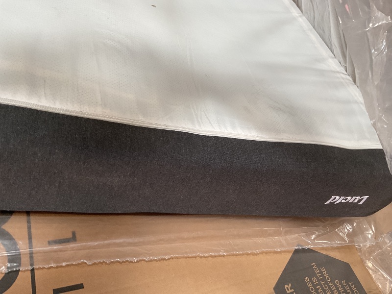 Photo 1 of ** dirt from transport**Lucid 6 Inch Memory Foam Mattress – Low Profile – Medium Firm Feel - Infused with Bamboo Charcoal and Gel - - Temperature Regulating - Breathable - Queen Size