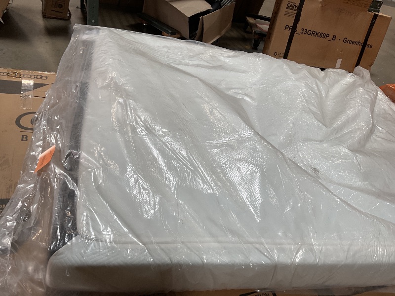 Photo 1 of ** dirt from transport**Lucid 6 Inch Memory Foam Mattress – Low Profile – Medium Firm Feel - Infused with Bamboo Charcoal and Gel - - Temperature Regulating - Breathable - Queen Size