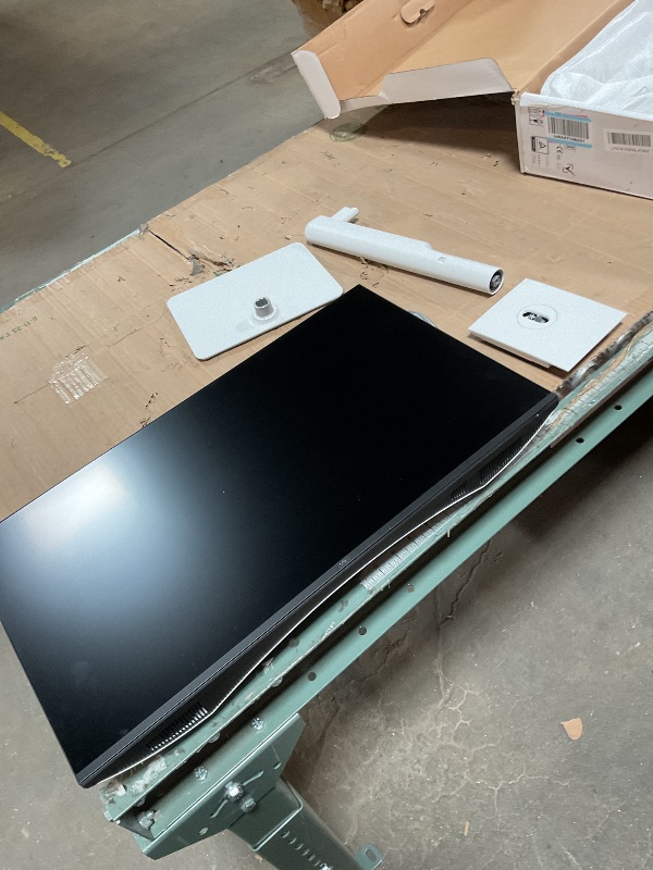 Photo 1 of *** NO POWER CORD CANNOT TEST***Dell 27 Plus 4K Monitor - S2725QS - 27-inch 4K (3840 x 2160) 120Hz 16:9 Display, IPS Panel, AMD FreeSync Premium, sRGB 99%, Integrated Speakers, 1500:1 Contrast Ratio, Comfortview - Ash White