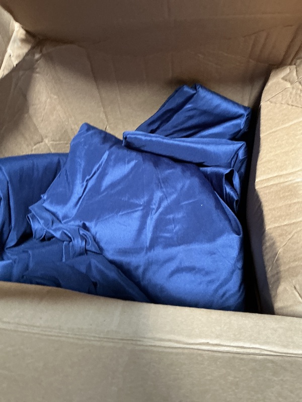 Photo 1 of 10 Pack Round Tablecloths - 120 Inch, Navy Blue Polyester Table Cover for Round Table, Stain and Wrinkle Resistant Washable Fabric Tablecloth, Polyester Tablecloth for Wedding Banquet Parties
