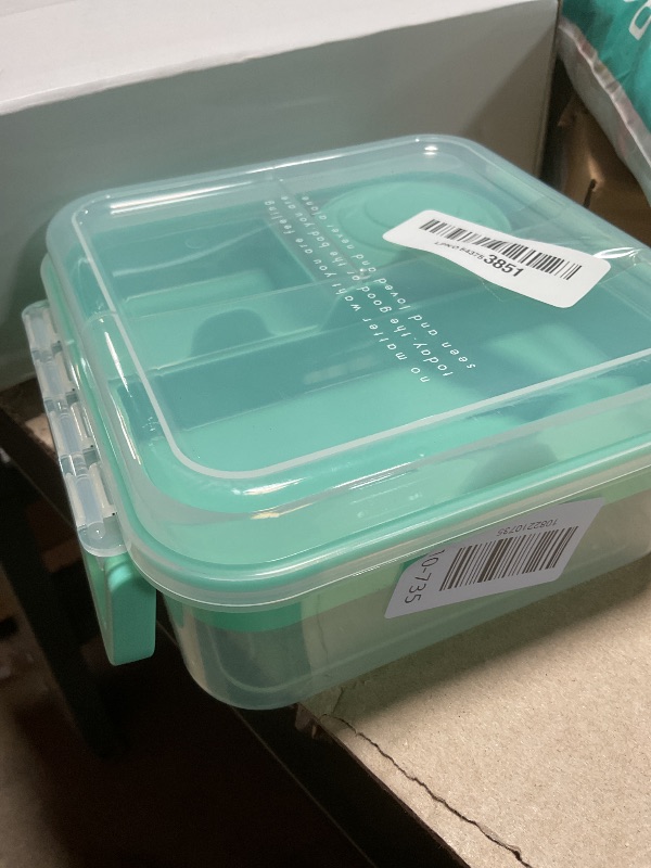 Photo 1 of ** SCRAPES ** Finorder Square Green Lunch Box Stylish Bento Lunch Box Leak Proof Microwave Dishwasher Safe Bento for Meal Prep Work Travel,43oz with 5-oz Sauce Cup