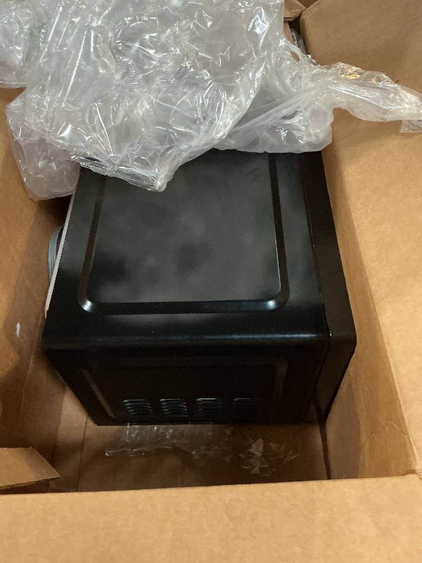 Photo 1 of ***FOR PARTS ONLY/ NUMVER PANEL FALLS OFF *** TOSHIBA Small Microwave Oven with 11 Power Levels, ChefDefrost, Sound On/Off & Eco Mode, 0.7 Cu Ft, 700W, Black, MM-EM07PA(BK)