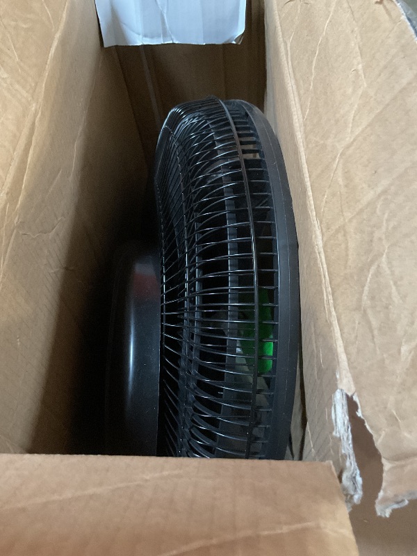 Photo 1 of ***DAMAGED***
Comfort Zone 16-Inch Oscillating Table Fan – Large 3-Speed Quiet Desk Fan with Wide-Area Oscillation, Adjustable Tilt & Metal Safety Grill – Ideal for Home Office, Bedroom & Dorm