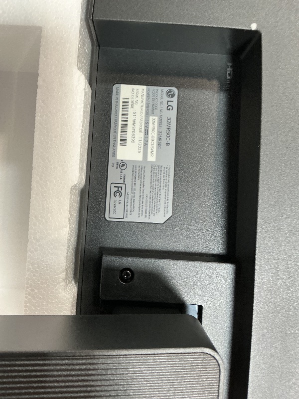 Photo 1 of **FOR PARTS ONLY MONITOR HAS A LARGE CRACK DOWN THE CENTER**** LG 32MR50C-B Curved Monitor 32-Inch FHD 100Hz AMD FreeSync OnScreen Control Dynamic Action Sync Black Stabilizer Tilt Stand (HDMI) - Black