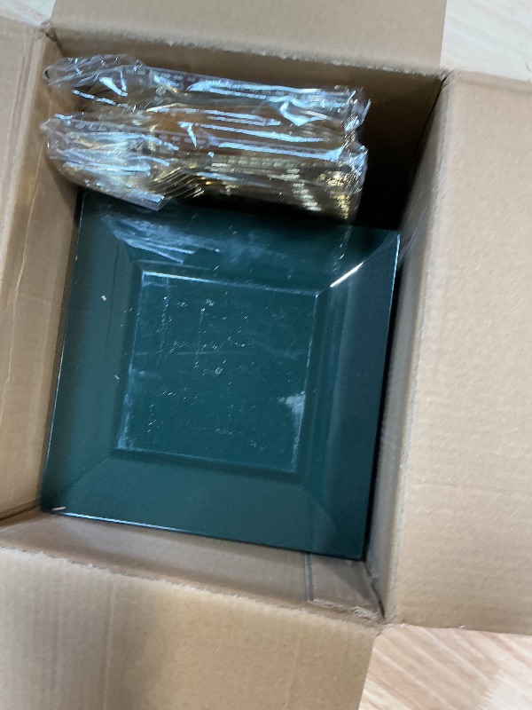 Photo 1 of ***MISSING PIECES*** ONLY 80 PLATES**
WDF 200PCS Green and Gold Plastic Dessert Plates with Plastic Forks -6’’ 100 Square Disposable Appetizer Plates Small Plates Cake Plates with Gold&100 Green Small Appetizer Forks for Party/Wedding