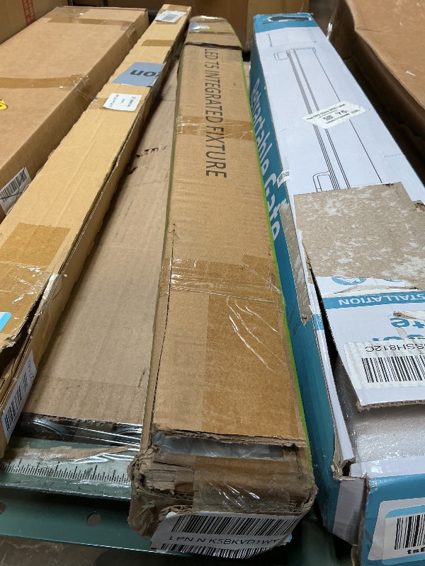 Photo 1 of **FOR PARTS ONLY/ BROKEN** Paklighting Pak LED Shop Lights, 4FT T5 Integrated Utility Fixture, 2300LM 6500K Cool White, 20W Energy Efficient Linkable LED Tube Lights for Garage, Workshop, Basement, FCC Certified, 2 PackTsBAXT065446