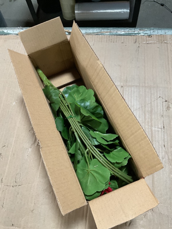 Photo 1 of ***MISSING PIECES***Briful Realistic Silk Geraniums Flowers for Outdoor & Indoor Decor, 19.6” Wide Lush Artificial Geranium Bouquet for Home Door Patio Decor, 15.7'' High Farmhouse Trailing Hanging & Tabletop Decor, Red