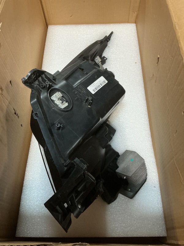 Photo 1 of ***PARTS ONLY***NON FUNCTIONAL***
LBRST Headlight Fit 2013-2017 for XTS Chrome Housing Titanium Right Headlight Assembly GM2503374