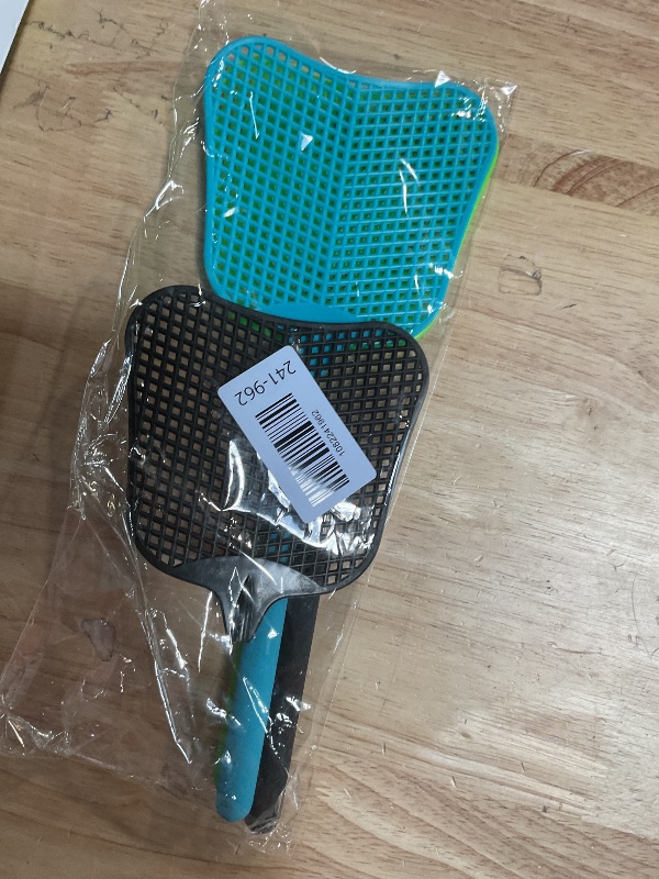 Photo 1 of **BLACK SWATTER IS BROKEN*** Telescopic Fly Swatter, Begonia Fly Swatter for Indoors,Manual Plastic Flyswatter Heavy Duty with Stainless Steel Telescopic Handle (3 Pack)