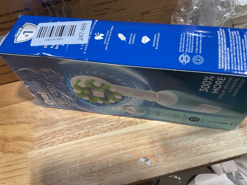Photo 1 of ** dirt from transport **Oral-B Pro 1000 CrossAction Electric Toothbrush, Green