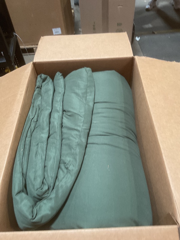 Photo 1 of **HAS PET HAIR & ODOR*** Houseri Olive Green Comforter Set King Dark Green Bedding King Size Army Green Farmhouse Comforter Sets for Men Women Vintage Blackish Green Bed Comforter Blanket King Hunter Green Quilts Ultra Comfy