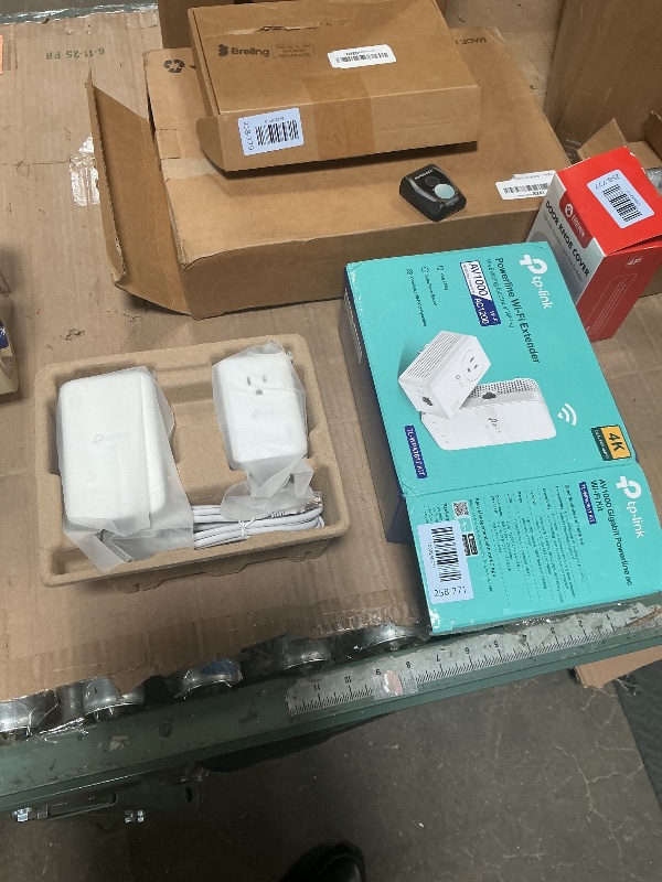 Photo 1 of **FOR PARTS/ NON-FUNCTIONAL*** TP-Link Powerline WiFi Extender TL-WPA7617 KIT - Includes AV1000 Powerline Ethernet Network Adapter and AC1200 Dual Band Extender, Gigabit Port, Passthrough, OneMesh, Ethernet Over Power, Plug & Play