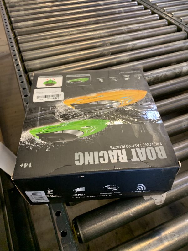 Photo 1 of selling for parts only ............................Lumiparty 2PACK RC Boat,Remote Control Boats for Kids and Adults,10km/H 2.4G High Speed Remote Control Boat, Fast RC Boats for Pools and Lakes with 4 Rechargeable Battery. (Blue Green)