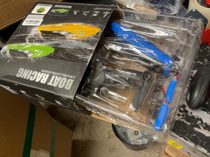Photo 1 of selling for parts only ............................Lumiparty 2PACK RC Boat,Remote Control Boats for Kids and Adults,10km/H 2.4G High Speed Remote Control Boat, Fast RC Boats for Pools and Lakes with 4 Rechargeable Battery. (Blue Green)