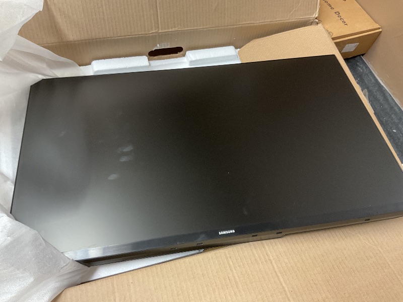 Photo 1 of Samsung 32" Essential S3 Series FHD Curved Monitor, 1800R, Game Mode, 100Hz Refresh Rate, Game Mode, Eye Saver Mode, Black, with HDMI Cable