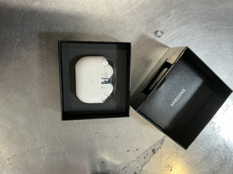 Photo 1 of Samsung Galaxy Buds 3 Pro AI True Wireless Bluetooth Earbuds, Noise Cancelling, Sound Optimization, Redesigned Comfort Fit, White [US Version, Amazon Exclusive, 2Yr Warranty]