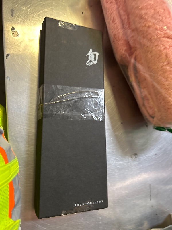 Photo 1 of Shun Classic 7" Vegetable Cleaver, Handcrafted Japanese Knife, VG-MAX Core with Damascus Stainless Steel Cladding, Pakkawood Handle, Chinese Cleaver for Processing Large Vegetables