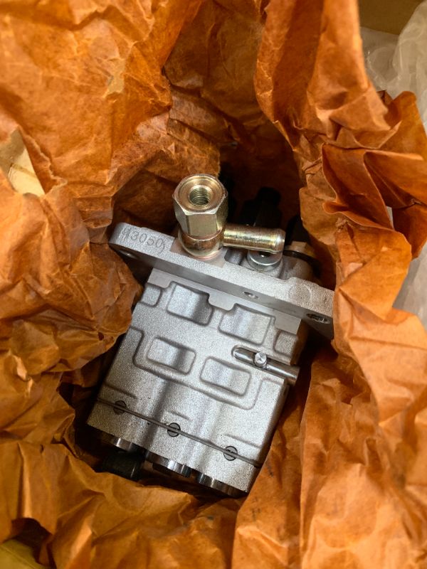 Photo 1 of SBA131017700 104134-3051 104134-3050 Fuel Injection Pump for Case DX25 DX33 DX29 New Holland TC25D TC29D TC33D TC29DA TC33D MC28 MC35 Tractor Mower