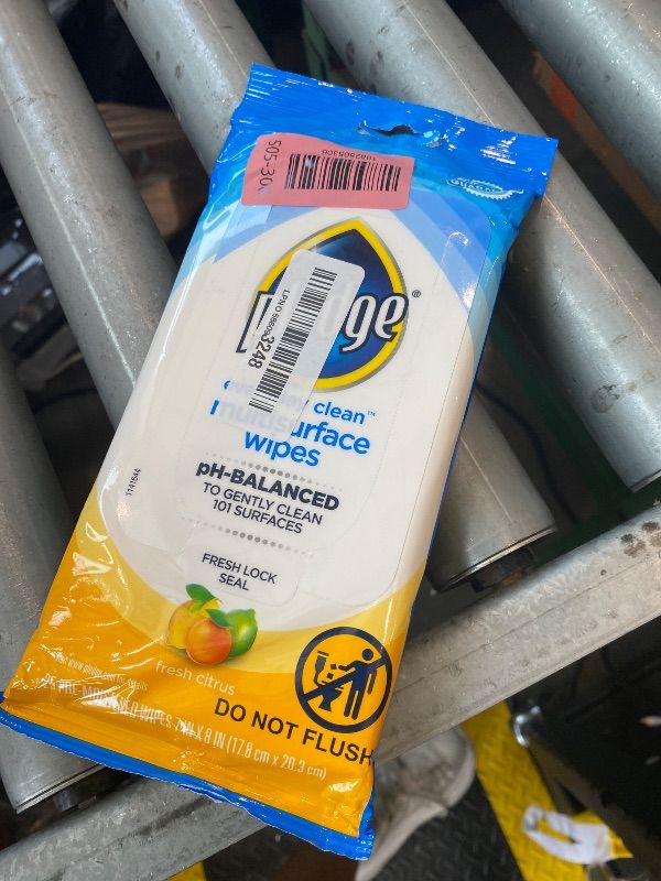 Photo 1 of [PARTIAL SET: 1PC] Pledge Multisurface Cleaning Wipes, pH Balanced, Fresh Citrus, 25 Count (Pack of 4, 100 Total Wipes)