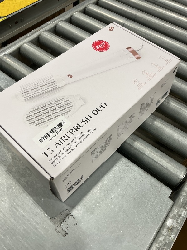 Photo 1 of "T3 AireBrush Duo Interchangeable Hot Air Blow Dry Brush with Two Attachments Includes 15 Heat and Speed Combinations, T3 IonFlow Technology, Volume Booster Switch, Lock-in Cool Shot"