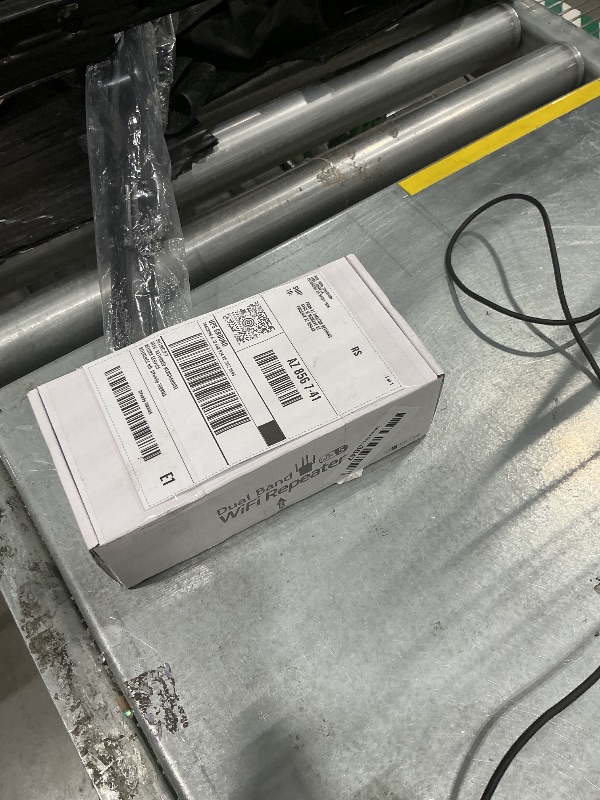 Photo 1 of 1200Mbps Dual Band 5GHz/2.4GHz WiFi Extender for Home