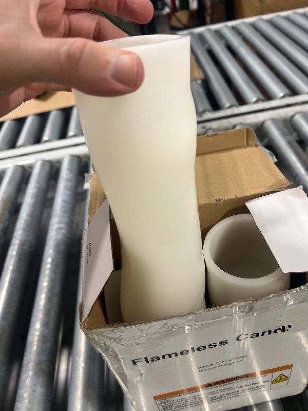 Photo 1 of ** ITEM HAS DAMAGE REFER TO PICTURES ** Homemory 9" x 3" Flameless Candles Battery Operated, Flickering LED Pillar Candles with Timers and 2 Remote Controls, Indoor Only, Flat Top, Ivory White Wax, Set of 2