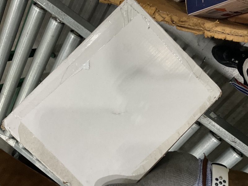 Photo 1 of ** ITEM HAS DAMAGE REFER TO PICTURES ** Homemory 9" x 3" Flameless Candles Battery Operated, Flickering LED Pillar Candles with Timers and 2 Remote Controls, Indoor Only, Flat Top, Ivory White Wax, Set of 2