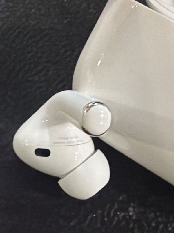 Photo 1 of *** CONNECTIVITY ISSUES *** ** SOLD FOR PARTS// FINAL SALE 08/02** Apple AirPods Pro (1st Generation) with MagSafe Charging Case
