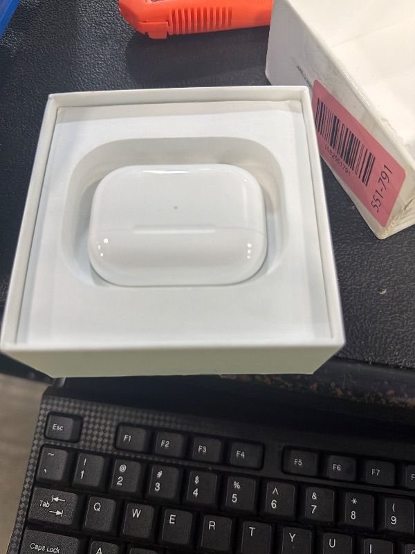 Photo 1 of *** CONNECTIVITY ISSUES *** ** SOLD FOR PARTS// FINAL SALE 08/02** Apple AirPods Pro (1st Generation) with MagSafe Charging Case