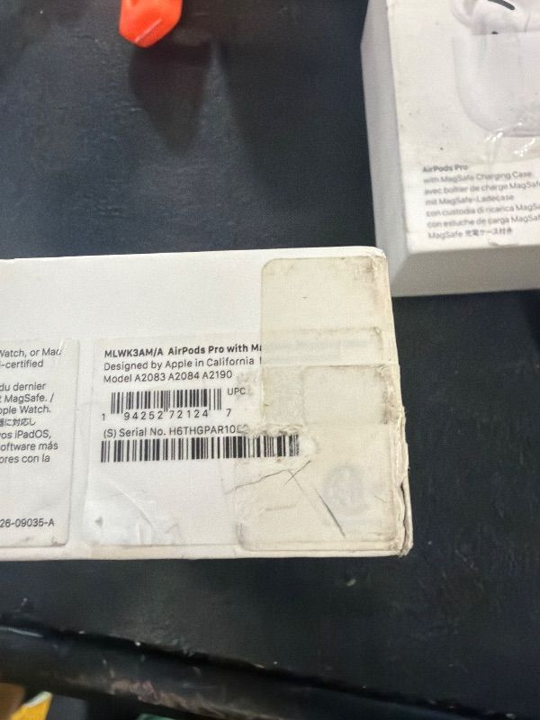 Photo 1 of *** CONNECTIVITY ISSUES *** ** SOLD FOR PARTS// FINAL SALE 08/02** Apple AirPods Pro (1st Generation) with MagSafe Charging Case