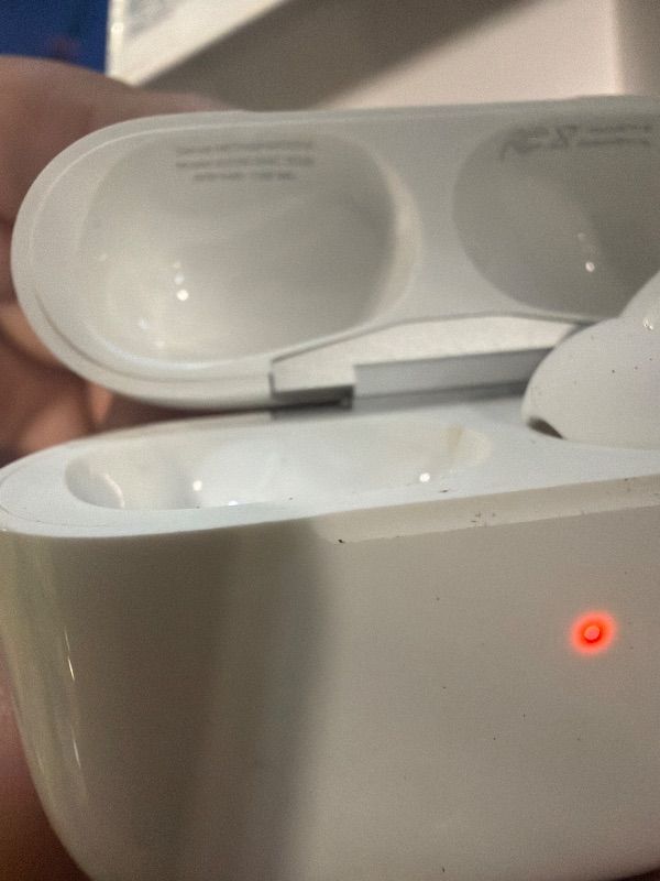 Photo 1 of *** CONNECTIVITY ISSUES *** ** SOLD FOR PARTS// FINAL SALE 08/02** Apple AirPods Pro (1st Generation) with MagSafe Charging Case