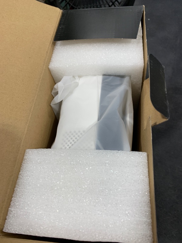 Photo 1 of HAPPRUN H1 Native 1080P Portable Projector